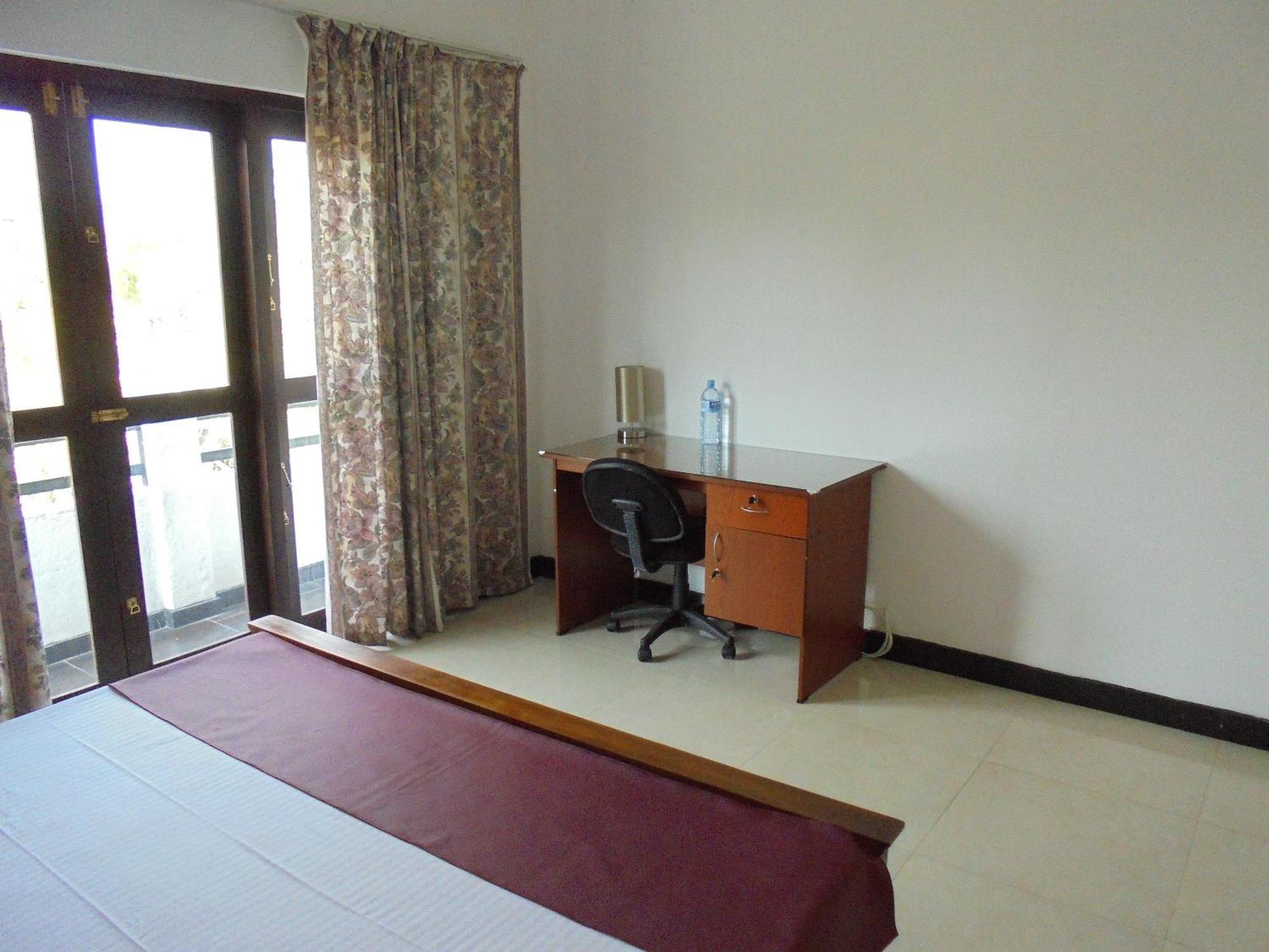 Jmf Hotel Негомбо Екстериор снимка