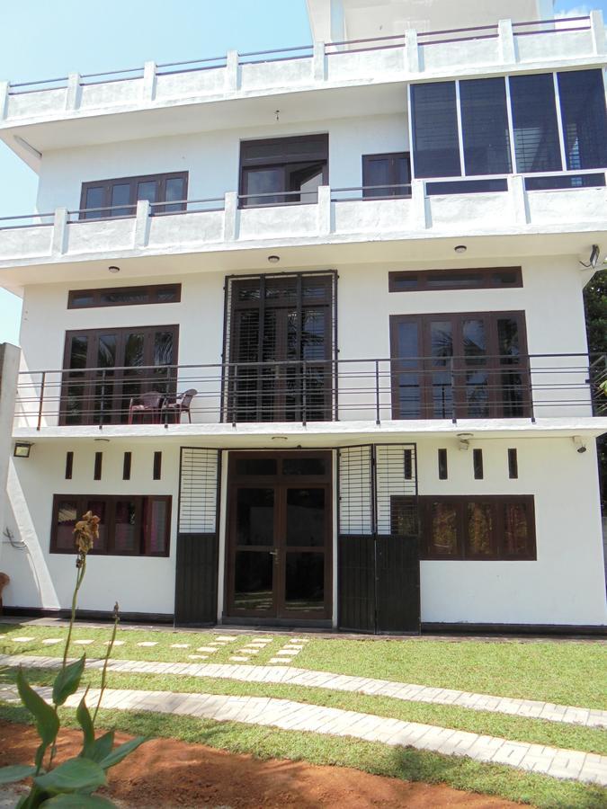 Jmf Hotel Негомбо Екстериор снимка