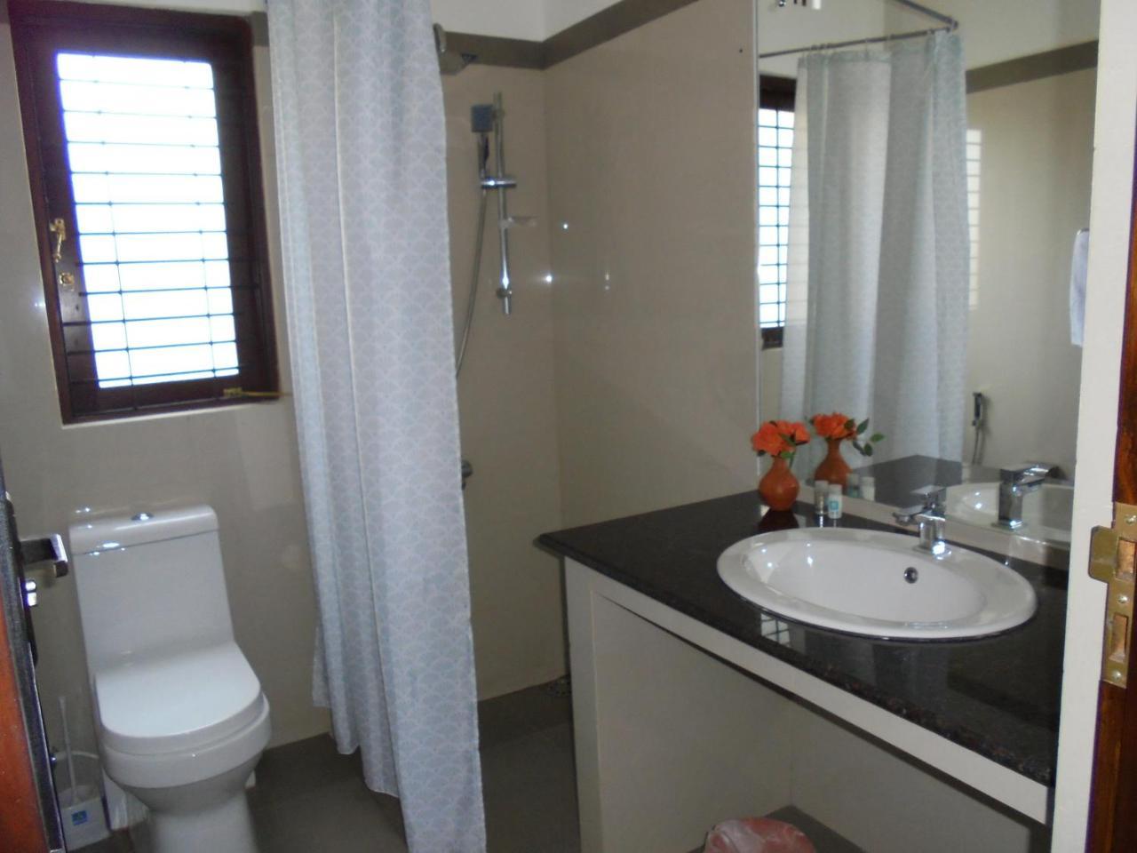 Jmf Hotel Негомбо Екстериор снимка