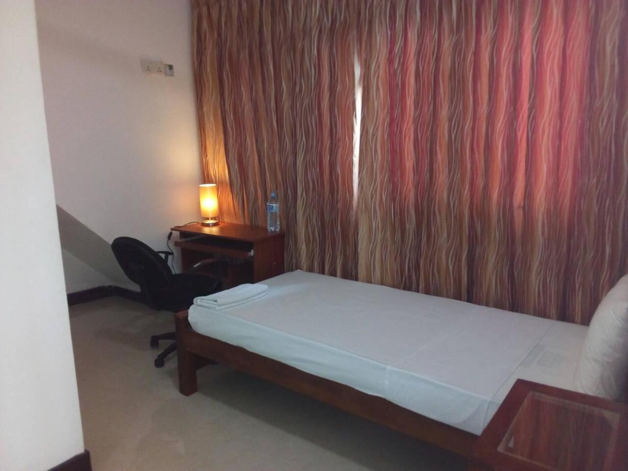 Jmf Hotel Негомбо Екстериор снимка