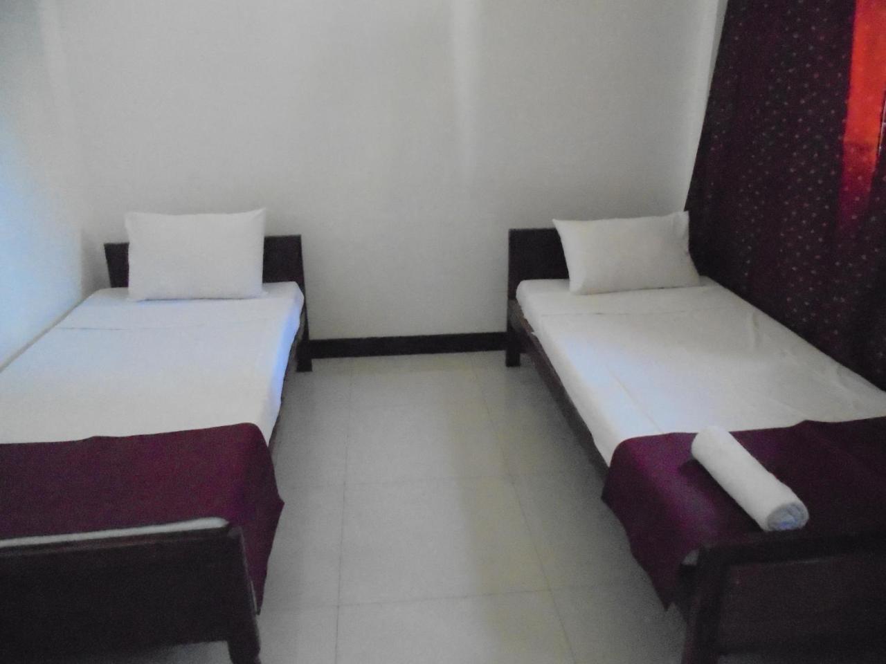 Jmf Hotel Негомбо Екстериор снимка