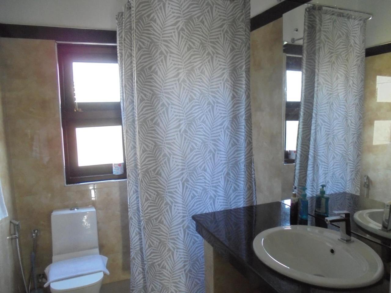 Jmf Hotel Негомбо Екстериор снимка
