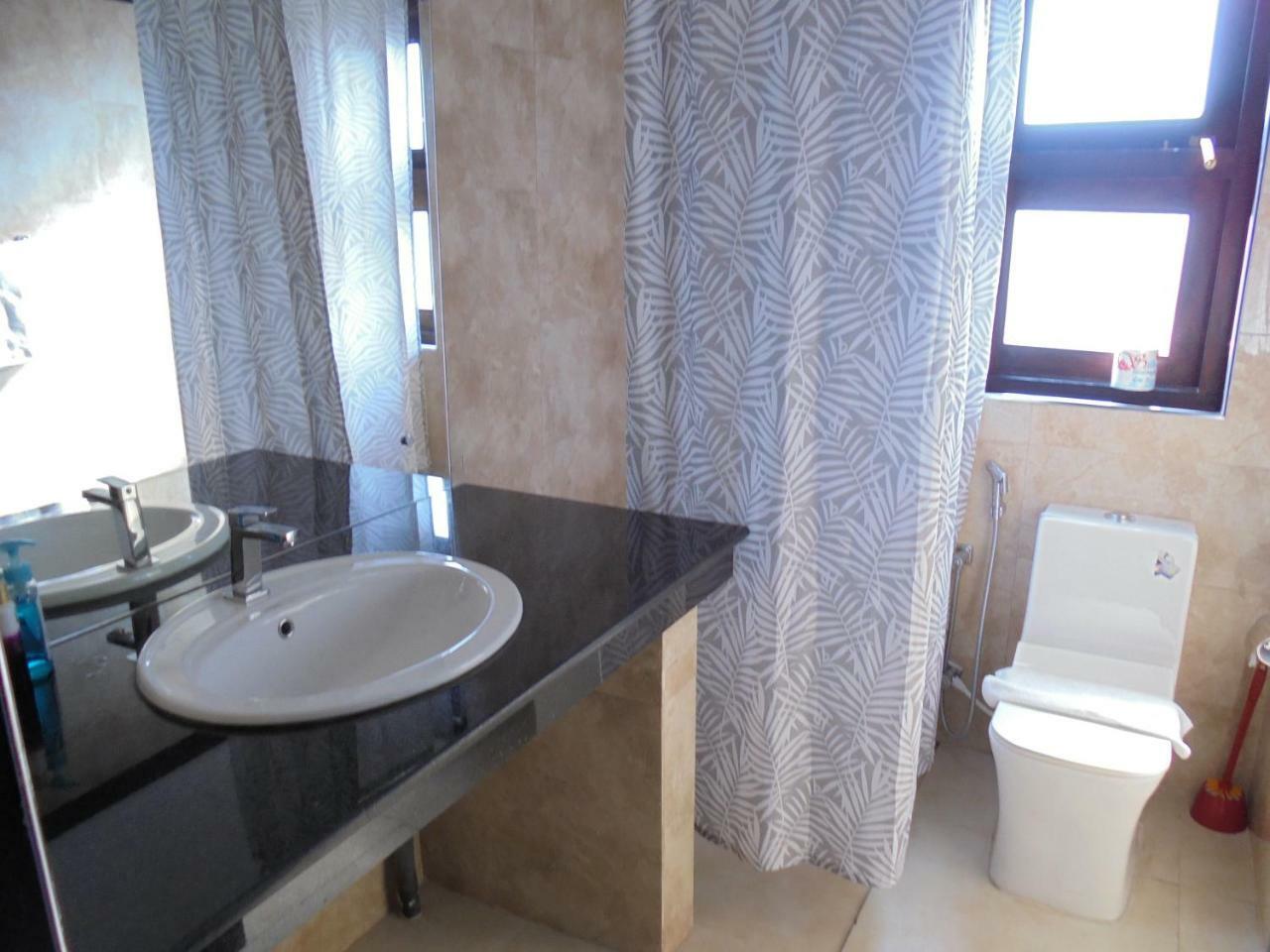 Jmf Hotel Негомбо Екстериор снимка