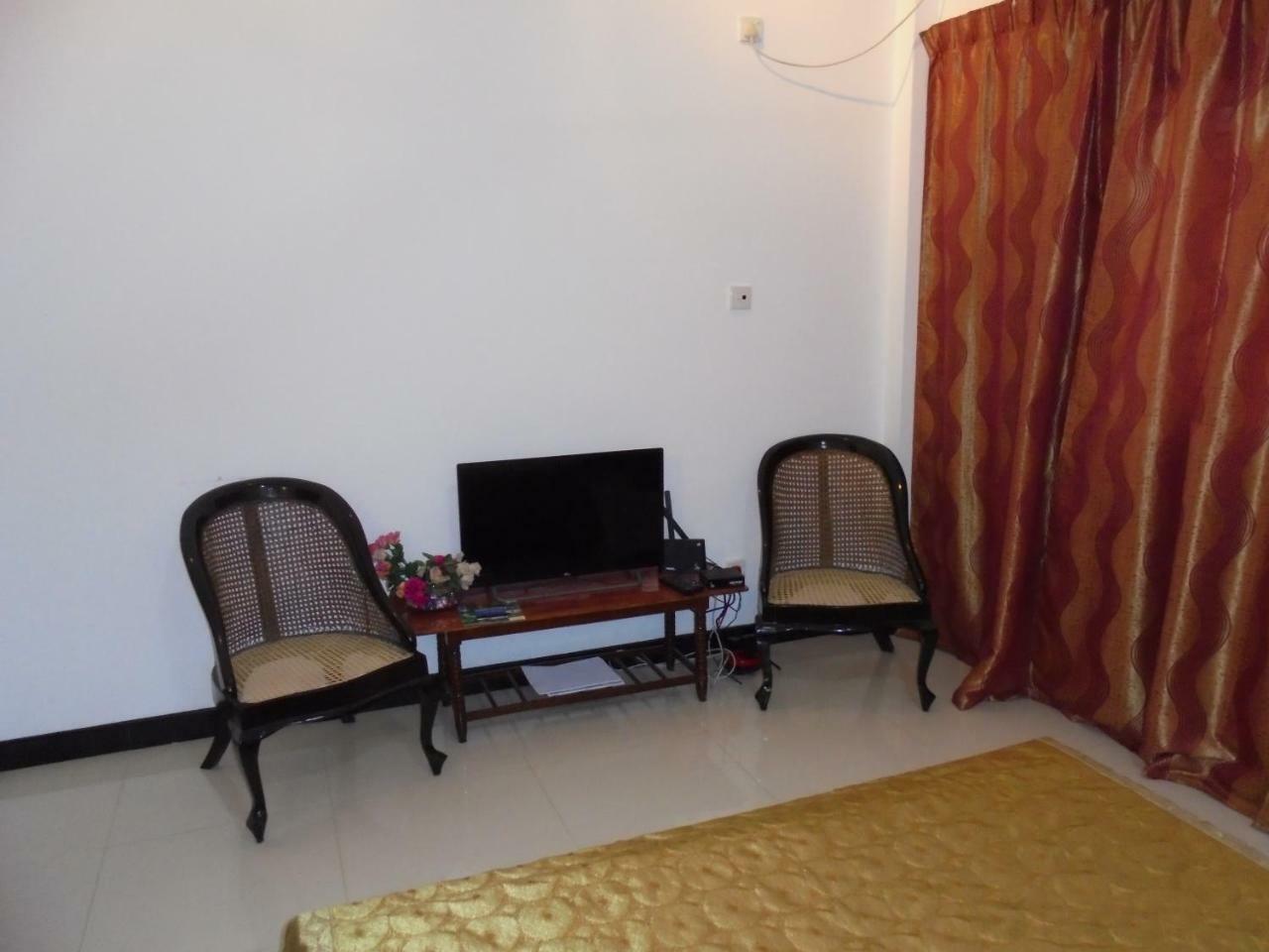 Jmf Hotel Негомбо Екстериор снимка